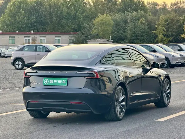 Tesla Model 3 — Фото автомобиля 7