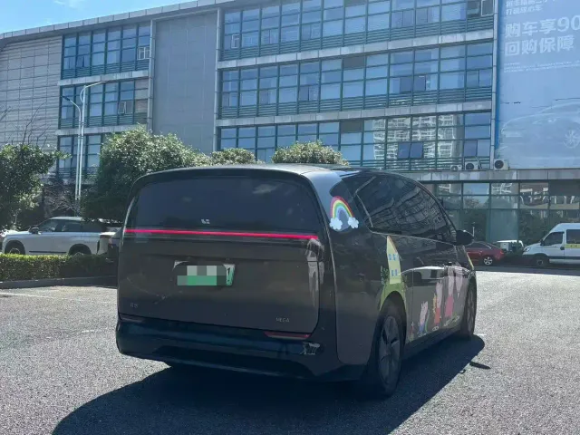 Li Auto MEGA — Фото автомобиля 9