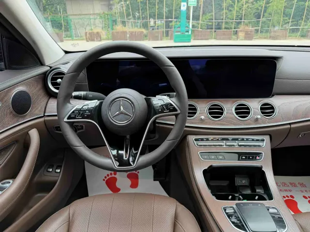 Mercedes-Benz E-Class — Фото автомобиля 10