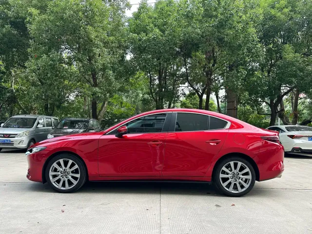 Mazda Axela — Фото автомобиля 12