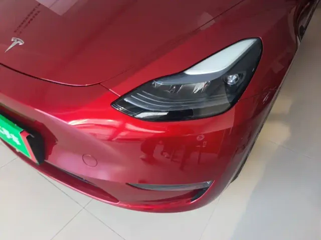 Tesla Model Y — Фото автомобиля 23