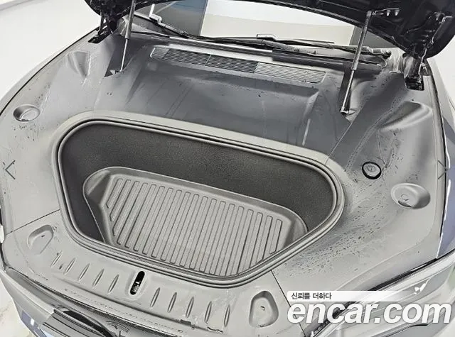 Tesla Model S — Фото автомобиля 6