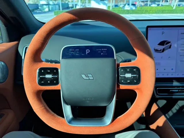 Li Auto L6 — Фото автомобиля 12