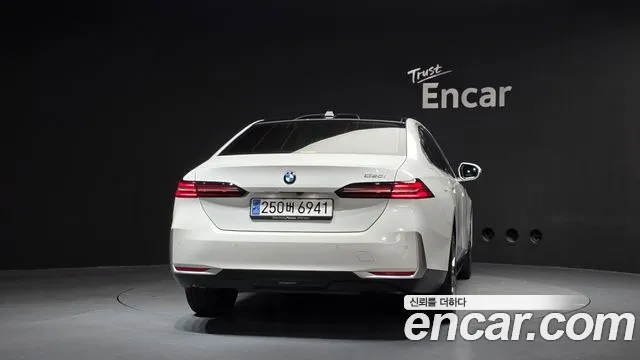BMW 5 Series G60 — Фото автомобиля 4