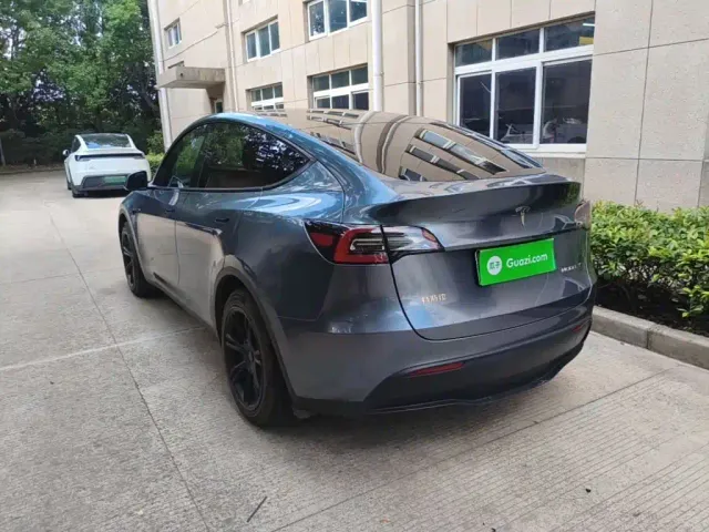 Tesla Model Y — Фото автомобиля 4