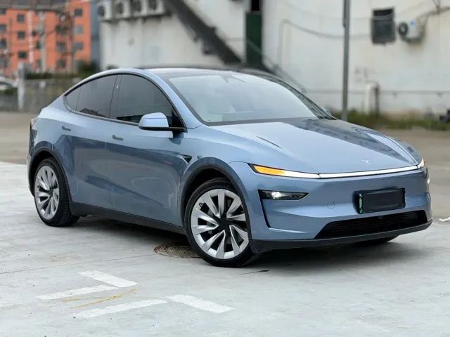 Tesla Model Y — Фото автомобиля 2