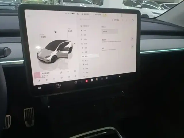 Tesla Model Y — Фото автомобиля 12