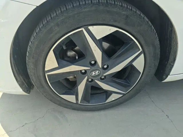Hyundai Elantra — Фото автомобиля 22
