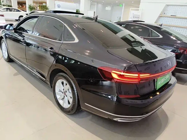 Volkswagen Passat — Фото автомобиля 4