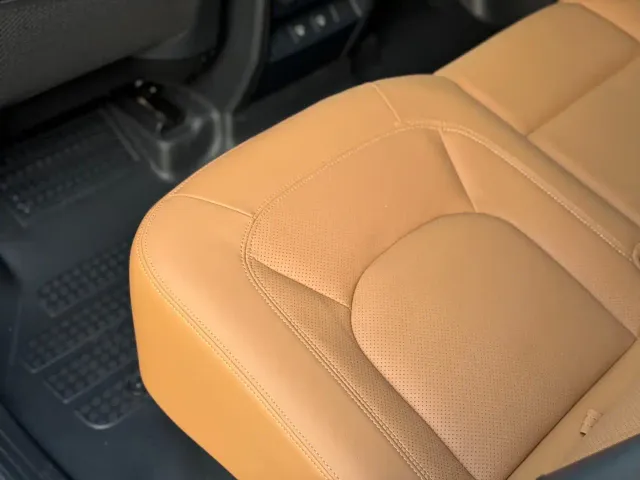 Land Rover Defender — Фото автомобиля 7