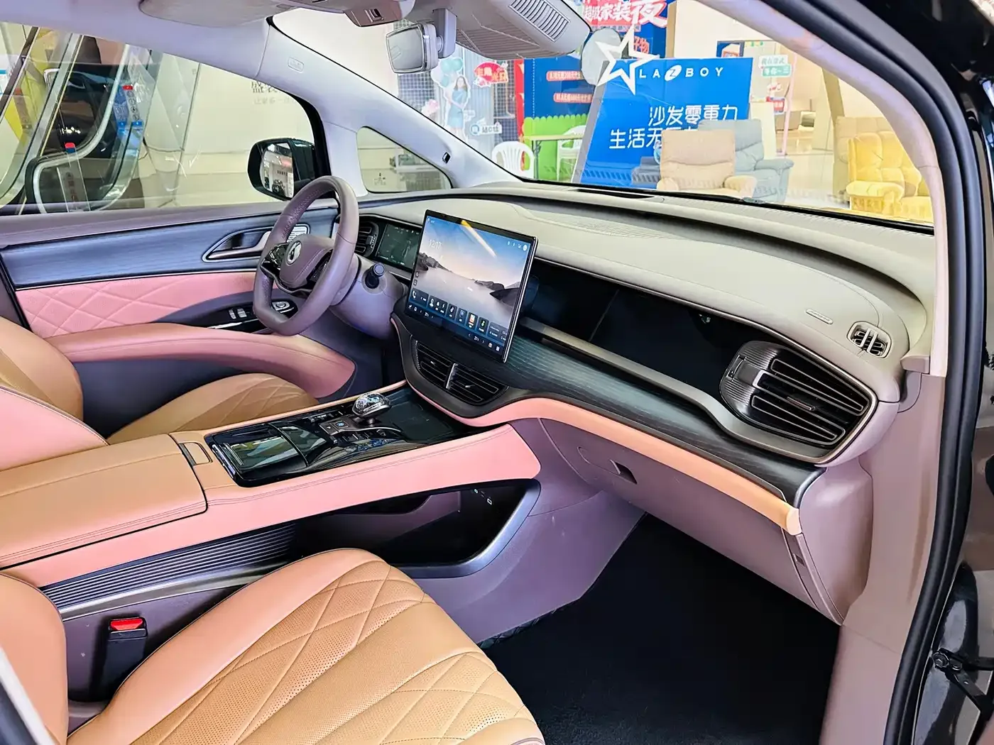 Denza Denza D9 2022 DM-i 970 AWD Flagship — Фото автомобиля 13