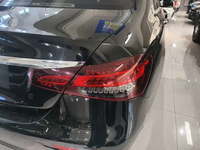 Mercedes-Benz E-Class — Фото автомобиля 7