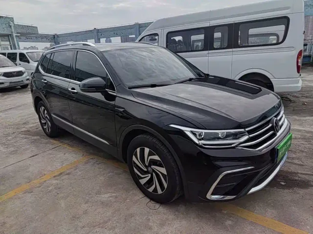 Volkswagen Tiguan L — Фото автомобиля 3
