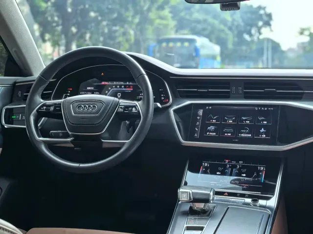 Audi A7L — Фото автомобиля 10