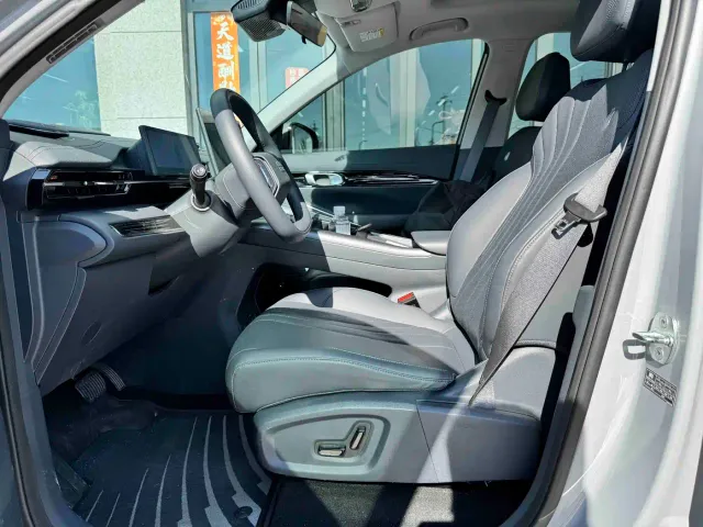 Geely Galaxy E5 — Фото автомобиля 6