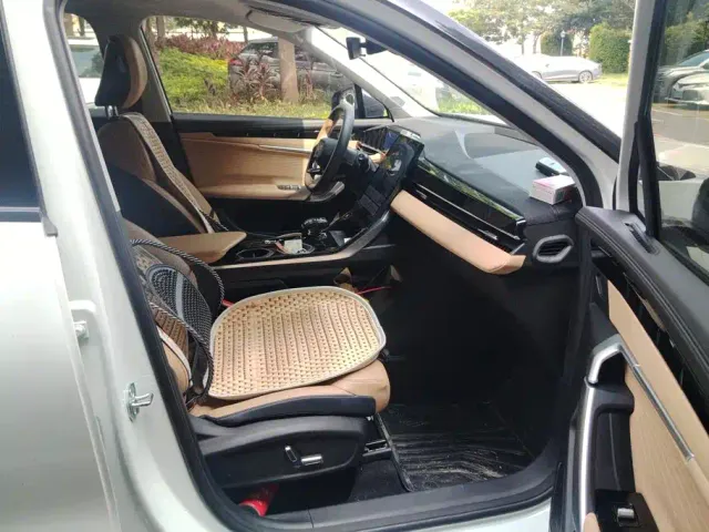 Geely Boyue L — Фото автомобиля 8