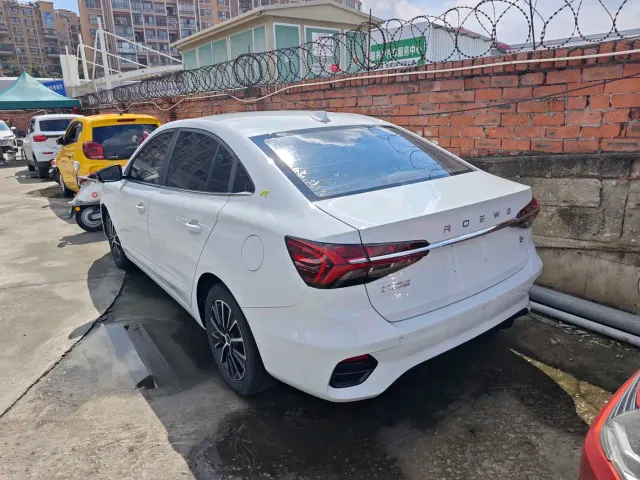 Roewe i5 — Фото автомобиля 14
