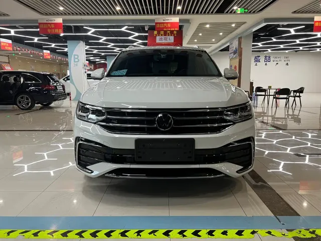Volkswagen Tiguan L — Фото автомобиля 2