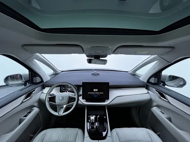 Volvo EM90 — Фото автомобиля 24