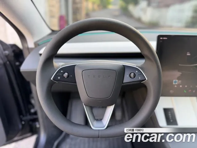 Tesla Model Y — Фото автомобиля 12