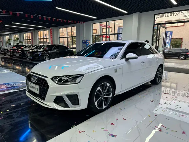 Фотография автомобиля — Audi A4L