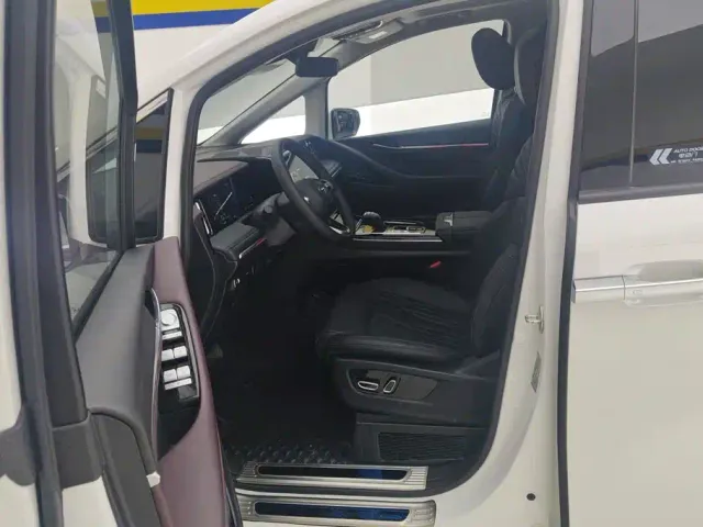 GAC Trumpchi M8 — Фото автомобиля 9