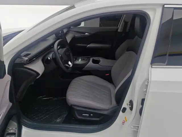 Changan Qiyuan A05 — Фото автомобиля 9