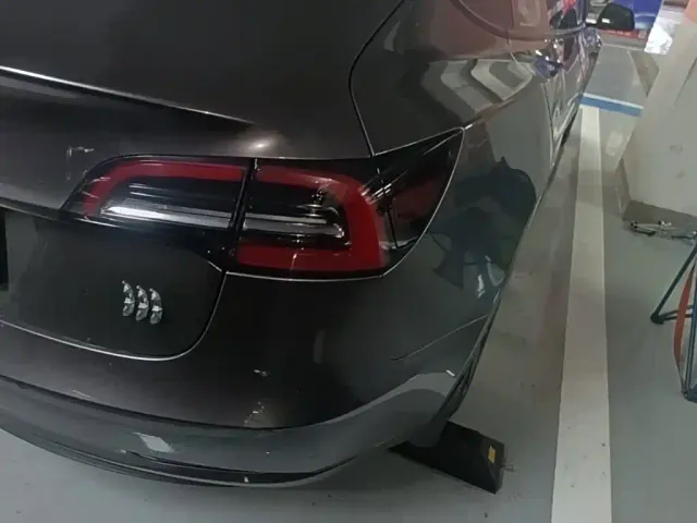 Tesla Model 3 — Фото автомобиля 7