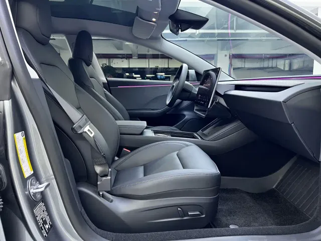 Tesla Model 3 — Фото автомобиля 4