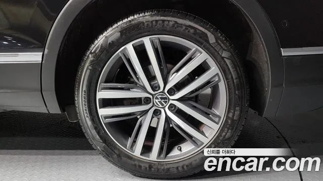 Volkswagen Tiguan — Фото автомобиля 5