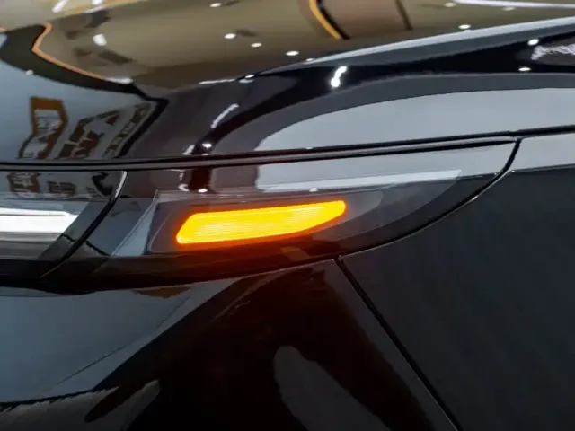 Li Auto L8 — Фото автомобиля 8