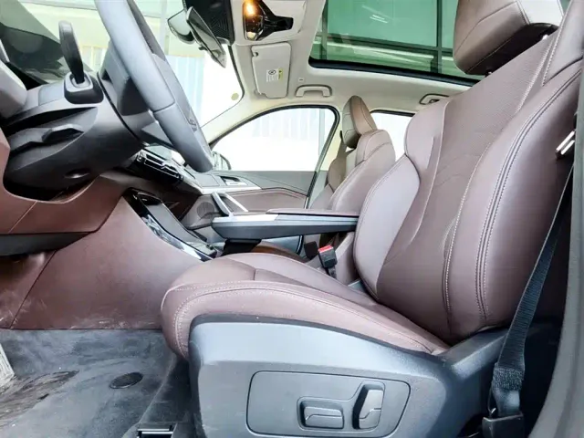 BMW iX1 — Фото автомобиля 16