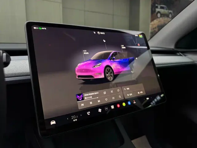 Tesla Model Y — Фото автомобиля 13