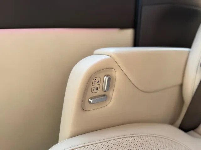 Li Auto MEGA — Фото автомобиля 13