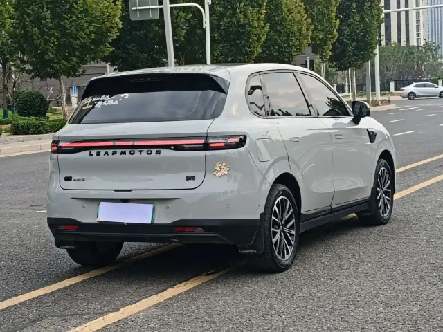 Leapmotor B10 — Фото автомобиля 8