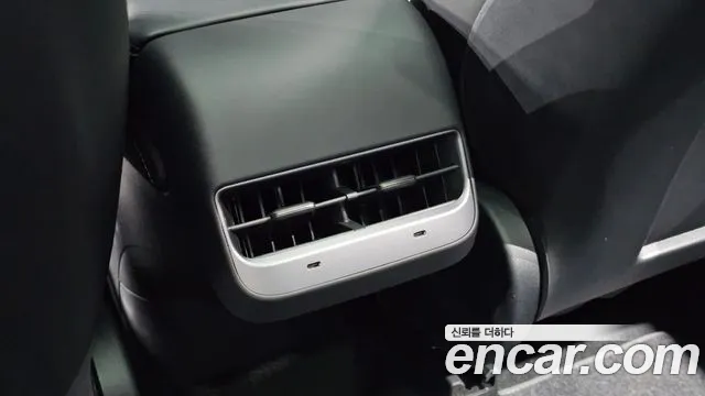Tesla Model Y — Фото автомобиля 30