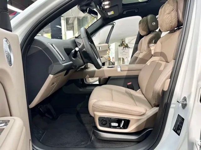Li Auto L7 — Фото автомобиля 11