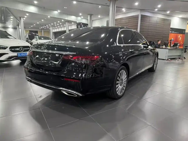 Mercedes-Benz E-Class — Фото автомобиля 5