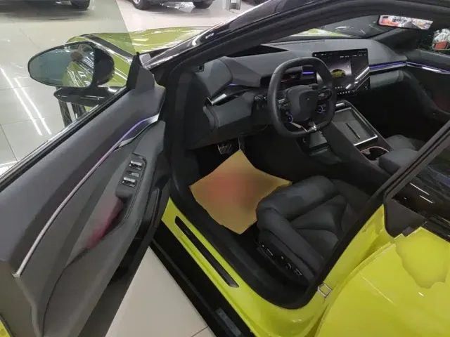 XPeng XPeng P7 2025 Base Model — Фото автомобиля 15
