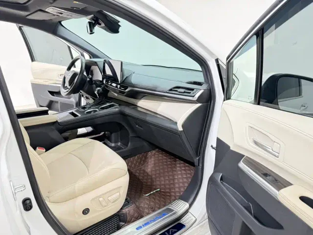 Toyota Sienna — Фото автомобиля 17