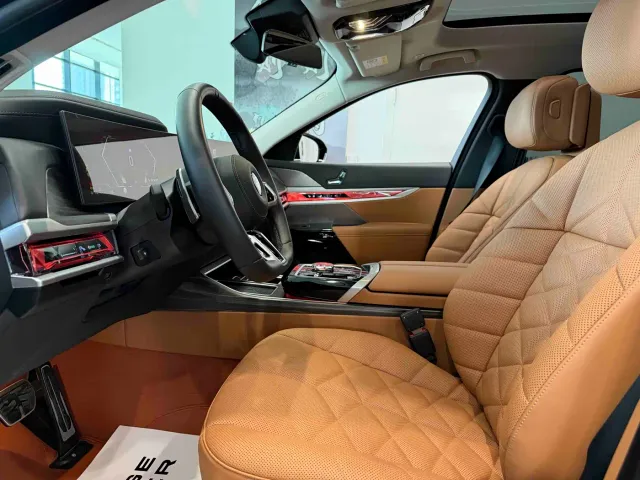 BMW 7 Series — Фото автомобиля 6