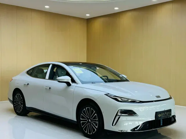 Geely Galaxy Xingyao 8 — Фото автомобиля 3
