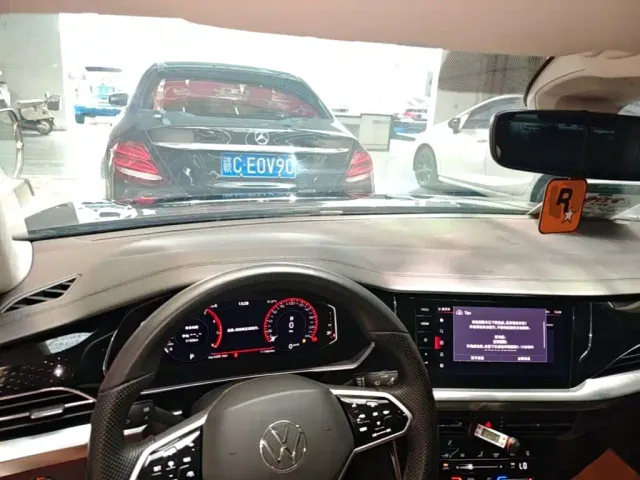 Volkswagen Passat — Фото автомобиля 9