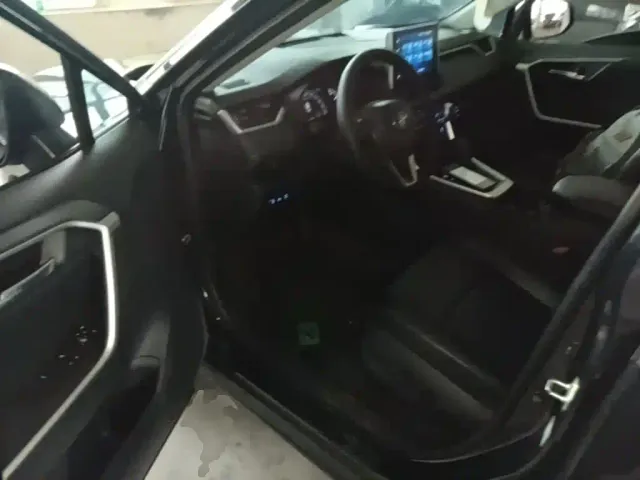 Toyota RAV4 — Фото автомобиля 15