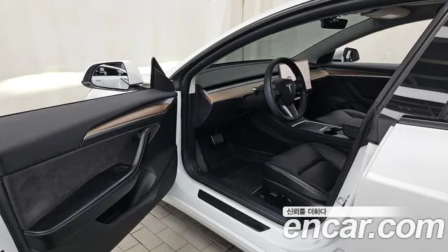 Tesla Model 3 — Фото автомобиля 8