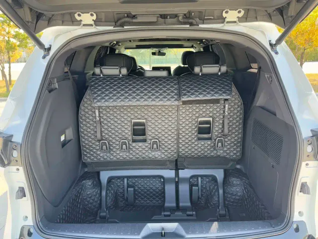 Toyota Sienna — Фото автомобиля 23