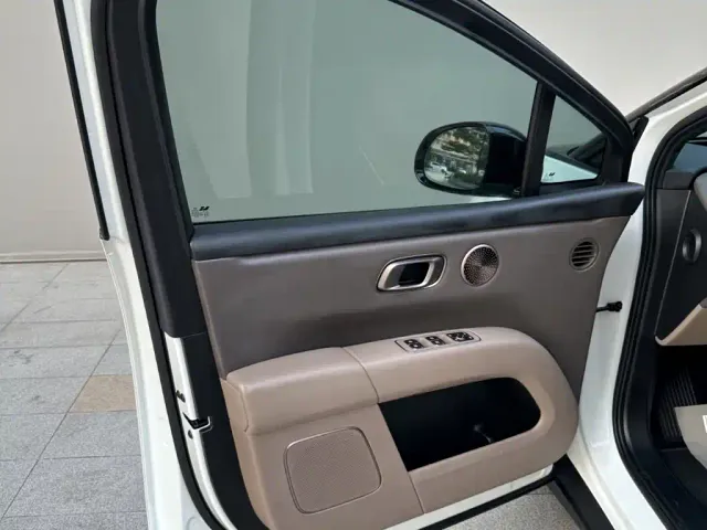 Li Auto Li Auto i6 2025 2WD Base Model — Фото автомобиля 12