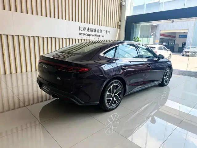 BYD Qin L — Фото автомобиля 11
