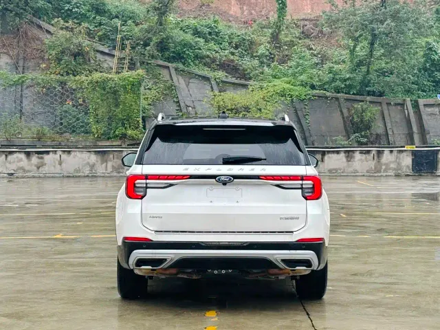 Ford Explorer — Фото автомобиля 7
