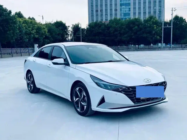 Hyundai Elantra — Фото автомобиля 3